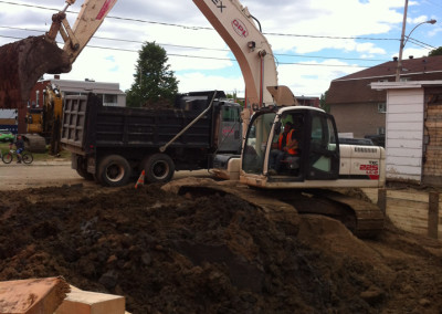 Service d’entrepreneur en terrassement et excavation à Mirabel, Saint-Eustache, Laval et sur la Rive-Nord de Montréal / Excavation Mirabel