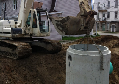 Service d’entrepreneur en raccordement et branchement égout et entrée eau à Mirabel, Saint-Eustache, Laval et sur la Rive-Nord de Montréal / Excavation Mirabel