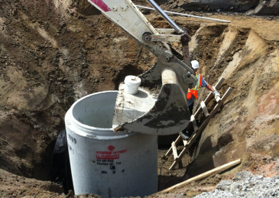 Service d’entrepreneur en raccordement et branchement égout et entrée eau à Mirabel, Saint-Eustache, Laval et sur la Rive-Nord de Montréal / Excavation Mirabel